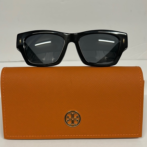Tory Burch Accessories - NWOT Tory Burch Sunglasses